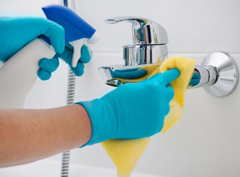 Local carpet cleaner working in a West London home